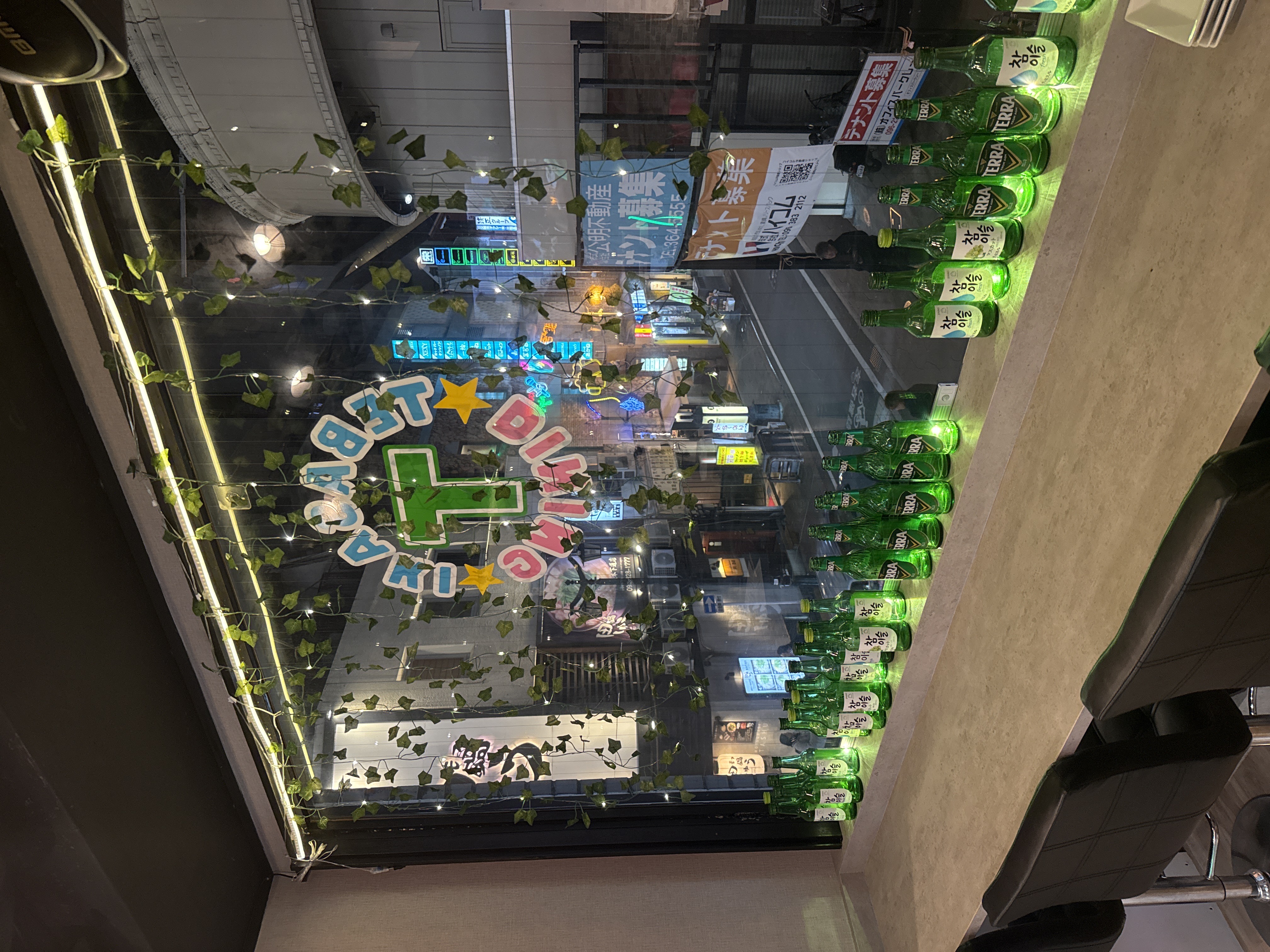 手羽先×韓国ポチャのネオン酒場の写真